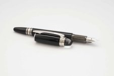 Montblanc-Starwalker-Platinum-Black-Resin-2.jpg