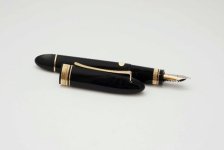 Omas-360-Oversize-Black-Resin-Piston-Filler-3.jpg