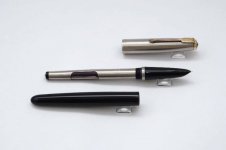 Parker-51-Aerometric-Black-Lustraloy-Cap-Gold-Filled-Clip-2.jpg