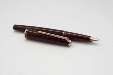 Montblanc-221-Classic-Burgundy-3.jpg