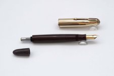 Parker-La-Plume-Double-Lamine-Bordeaux-Gold-Filled-Cap-Vacumatic-3.jpg