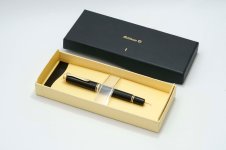 Pelikan-Souveran-M400-Black-2.jpg