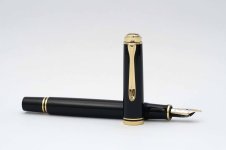 Pelikan-Souveran-M400-Black-3.jpg