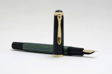 Pelikan-Souveran-M400-Green-Black-3.jpg