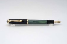 Pelikan-Souveran-M400-Green-Black-8.jpg