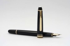 Montblanc-Meisterstuck-144-Classic-Black-Resin-1.jpg