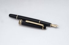 Montblanc-Meisterstuck-144-Classic-Black-Resin-2.jpg