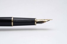 Montblanc-Meisterstuck-144-Classic-Black-Resin-5.jpg