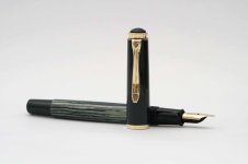 Pelikan-400N-Green-Black-2.jpg