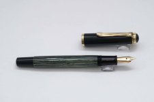 Pelikan-400N-Green-Black-3.jpg
