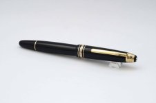 Montblanc-Meisterstuck-Unicef-146-Legrand-Black-Resin-5.jpg