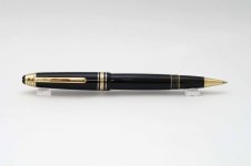 Montblanc-Meisterstuck-Unicef-146-Legrand-Black-Resin-6.jpg