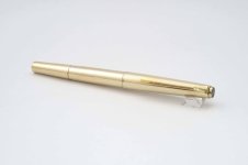 Pelikan-M60-Rolled-Gold-7.jpg