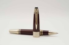 Montblanc-John-F-Kennedy-Special-Edition-Burgundy-Rollerball-2.jpg