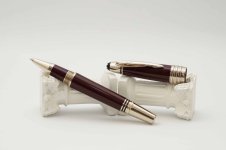 Montblanc-John-F-Kennedy-Special-Edition-Burgundy-Rollerball-1.jpg