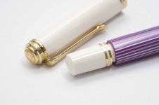 Pelikan-Souveran-M600-Violet-White-Special-Edition-5.jpg