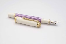 Pelikan-Souveran-M600-Violet-White-Special-Edition-3.jpg