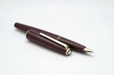 Montblanc-320-Classic-Bordeaux-3.jpg
