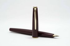Montblanc-320-Classic-Bordeaux-2.jpg