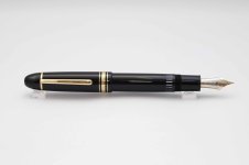 Montblanc-Meisterstuck-149-Classic-Black-Resin-11.jpg