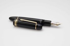 Montblanc-Meisterstuck-149-Classic-Black-Resin-3.jpg