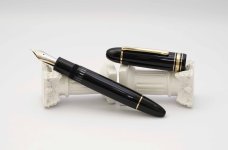 Montblanc-Meisterstuck-149-Classic-Black-Resin-1.jpg