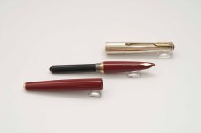 Parker-61-Red-Heritage-Rainbow-Cap-7.jpg