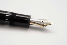 Montblanc-Meisterstuck-149-Classic-Black-Resin-4.jpg