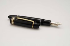 Montblanc-Meisterstuck-149-Classic-Black-Resin-3.jpg