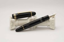 Montblanc-Meisterstuck-149-Classic-Black-Resin-1.jpg