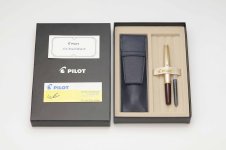 Pilot-Elite-95S-Pocket-Burgundy-Satin-Rose-Gold-2.jpg