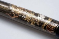 Pilot-Custom-742-Urushi-Maki-e-Serpent-5.jpg
