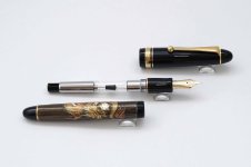 Pilot-Custom-742-Urushi-Maki-e-Serpent-3.jpg