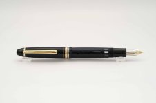 Montblanc-Meisterstuck-146-Classic-Black-Resin-9.jpg