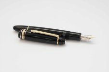 Montblanc-Meisterstuck-146-Classic-Black-Resin-4.jpg