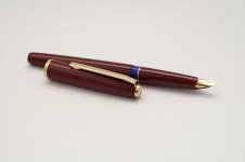 Pelikan-Classic-MK-Burgundy-3.jpg