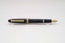 Montblanc-Meisterstuck-146-Classic-Black-Resin-5.jpg