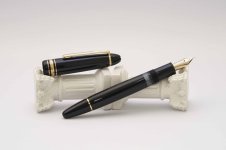Montblanc-Meisterstuck-146-Classic-Black-Resin-1.jpg