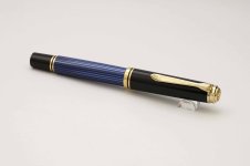 Pelikan-Souveran-M800-Blue-Stripe-5.jpg