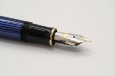 Pelikan-Souveran-M800-Blue-Stripe-4.jpg