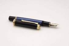 Pelikan-Souveran-M800-Blue-Stripe-3.jpg