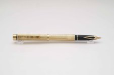 Sheaffer-Targa-1011-Diamond-Squares-Gold-Electroplated-5.jpg