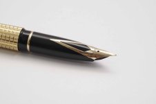 Sheaffer-Targa-1011-Diamond-Squares-Gold-Electroplated-3.jpg