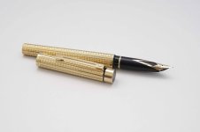 Sheaffer-Targa-1011-Diamond-Squares-Gold-Electroplated-2.jpg