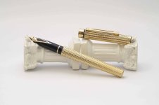 Sheaffer-Targa-1011-Diamond-Squares-Gold-Electroplated-1.jpg