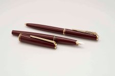 Montblanc-Classic-Burgundy-Fountain-Pen-Ballpoint-Pen-3.jpg
