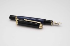 Pelikan-Souveran-M600-Blue-Stripe-2.jpg