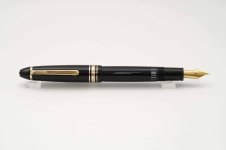 Montblanc-Meisterstuck-146-Classic-Black-Resin-5.jpg