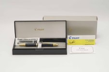 Pilot-Capless-Grey-Gold-2.jpg