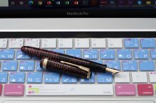 Parker-Vacumatic-53-Pearl-Green-Striped-Celluloid-1.jpg